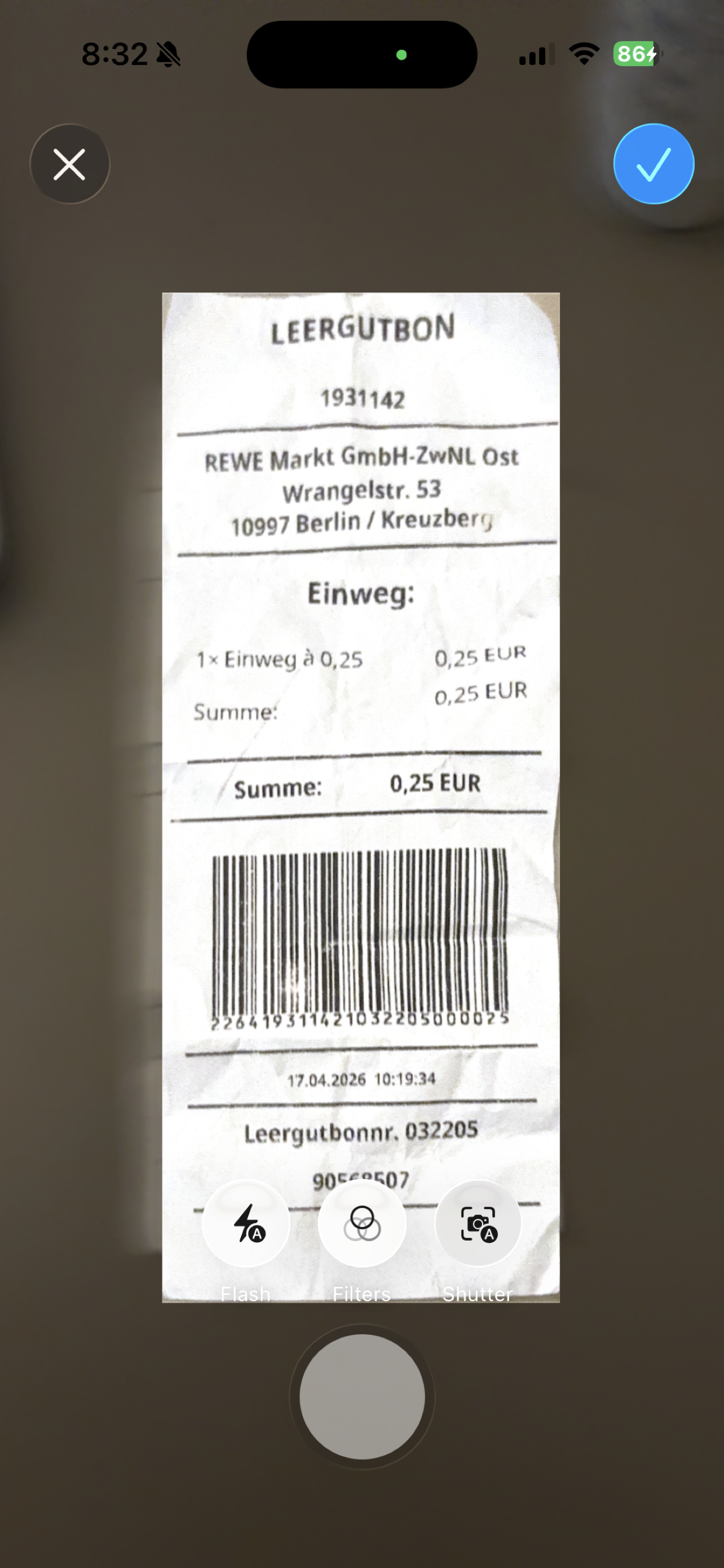 Pfandly camera screen scanning a paper Pfandbon receipt